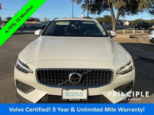 2025 Volvo V60 Cross Country B5 Plus