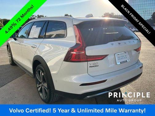 2025 Volvo V60 Cross Country B5 Plus