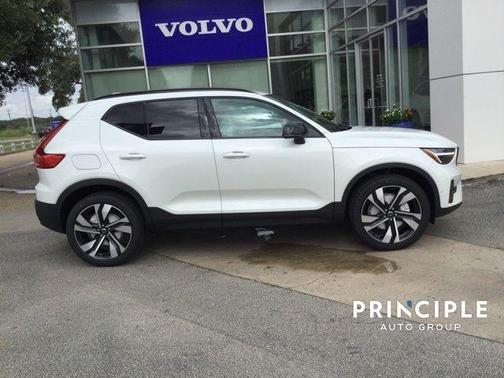 2026 Volvo XC40 B4 Plus