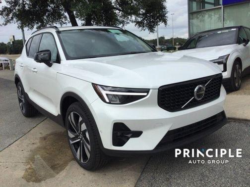2026 Volvo XC40 B4 Plus