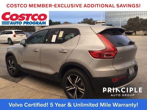2025 Volvo XC40 B5 Core Bright Theme