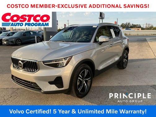 2025 Volvo XC40 B5 Core Bright Theme