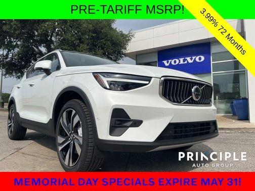 2025 Volvo XC40 B5 Plus Bright Theme
