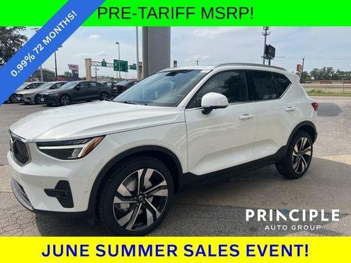 2025 Volvo XC40 B5 Plus Bright Theme