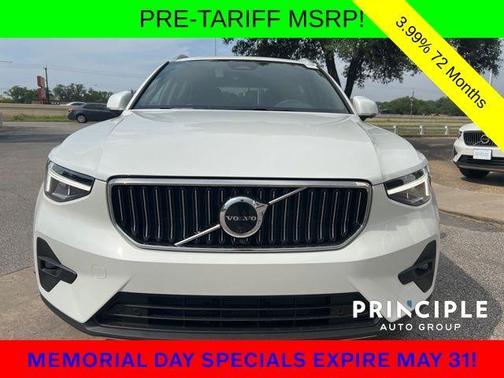 2025 Volvo XC40 B5 Plus Bright Theme