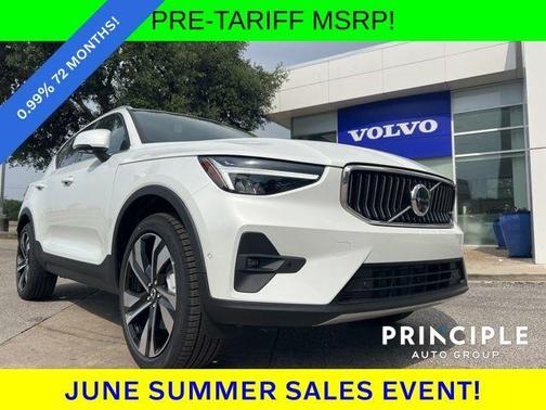 2025 Volvo XC40 B5 Plus Bright Theme