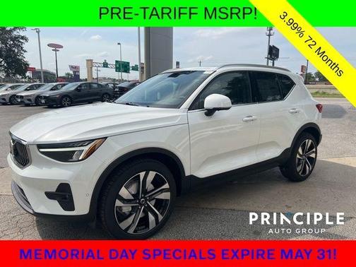 2025 Volvo XC40 B5 Plus Bright Theme