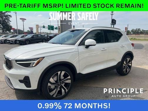 2025 Volvo XC40 B5 Plus Bright Theme