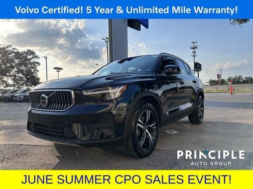 2025 Volvo XC40 B5 Core Bright Theme