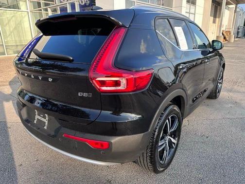 2025 Volvo XC40 B5 Core Bright Theme