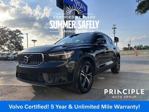 2025 Volvo XC40 B5 Core Bright Theme