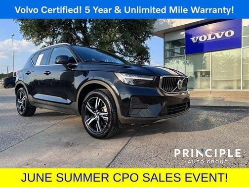 2025 Volvo XC40 B5 Core Bright Theme