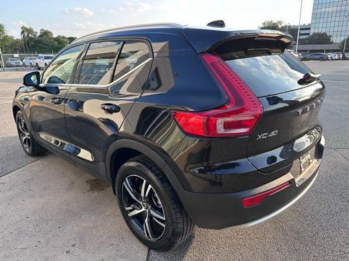 2025 Volvo XC40 B5 Core Bright Theme