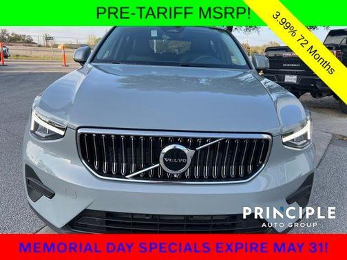 2025 Volvo XC40 B5 Core Bright Theme