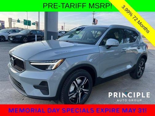 2025 Volvo XC40 B5 Core Bright Theme