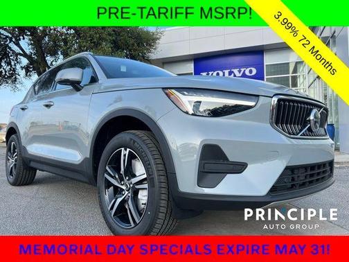 2025 Volvo XC40 B5 Core Bright Theme