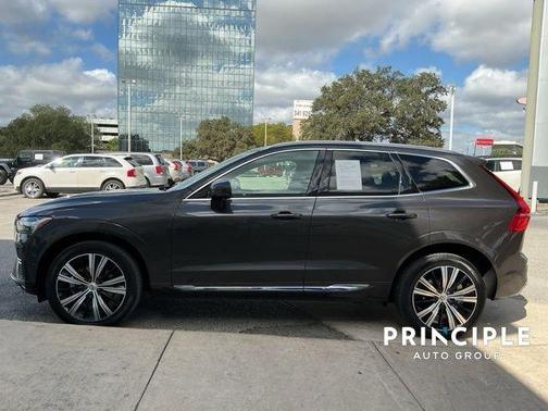 2023 Volvo XC60 B5 Plus Bright Theme