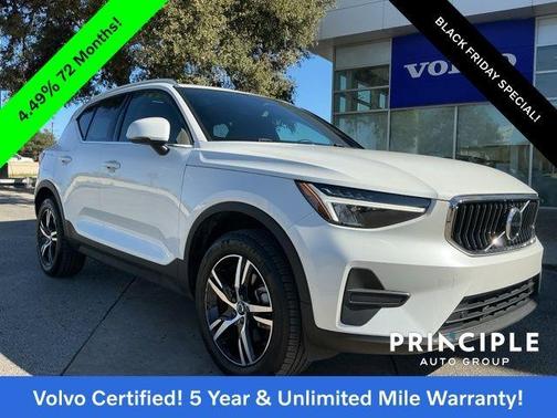 2025 Volvo XC40 B5 Core Bright Theme