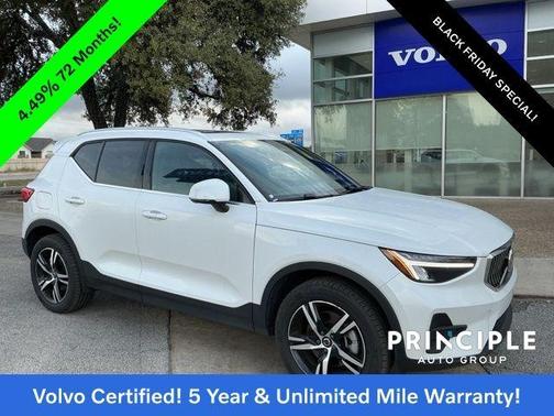 2025 Volvo XC40 B5 Core Bright Theme