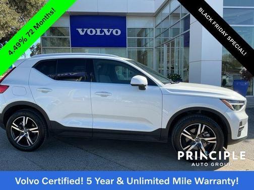 2025 Volvo XC40 B5 Core Bright Theme