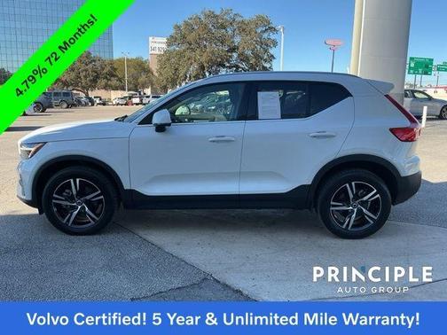 2025 Volvo XC40 B5 Core Bright Theme