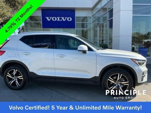 2025 Volvo XC40 B5 Core Bright Theme