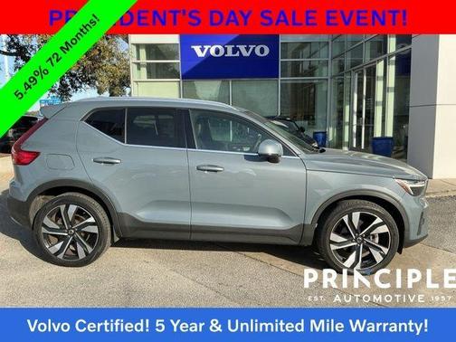 2023 Volvo XC40 B4 Ultimate Bright Theme