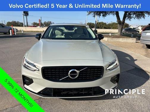 2022 Volvo S60 B5 Momentum