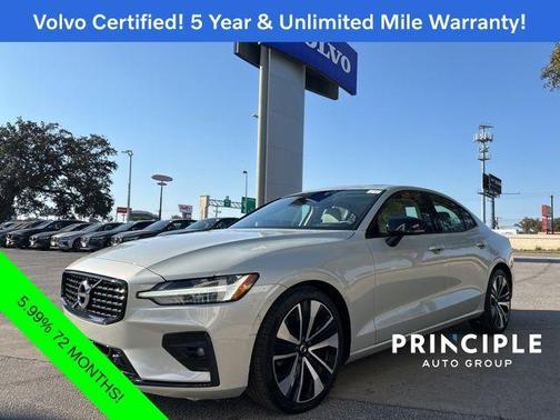 2022 Volvo S60 B5 Momentum