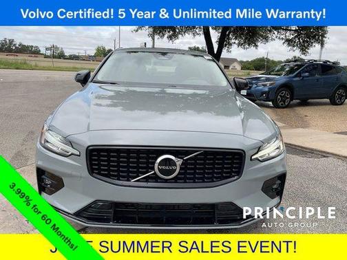 2024 Volvo S60 B5 Core Dark Theme