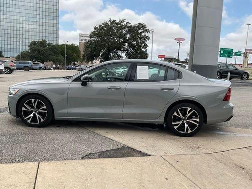 2024 Volvo S60 B5 Core Dark Theme