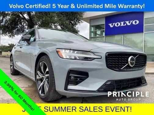 2024 Volvo S60 B5 Core Dark Theme