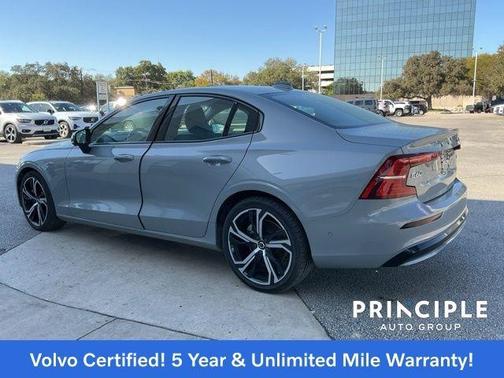 2024 Volvo S60 B5 Plus Dark Theme