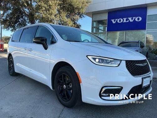 2024 Chrysler Pacifica Touring-L