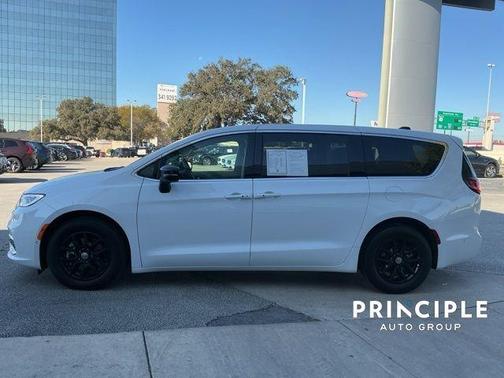 2024 Chrysler Pacifica Touring-L