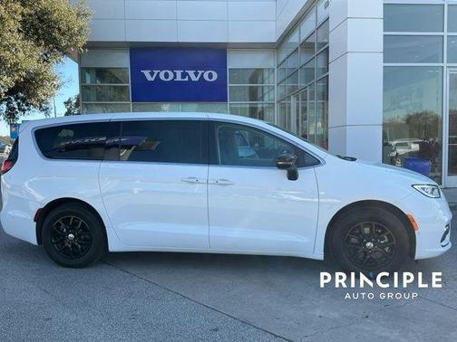 2024 Chrysler Pacifica Touring-L