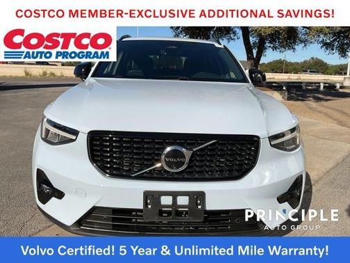 2025 Volvo XC40 B5 Plus Dark Theme