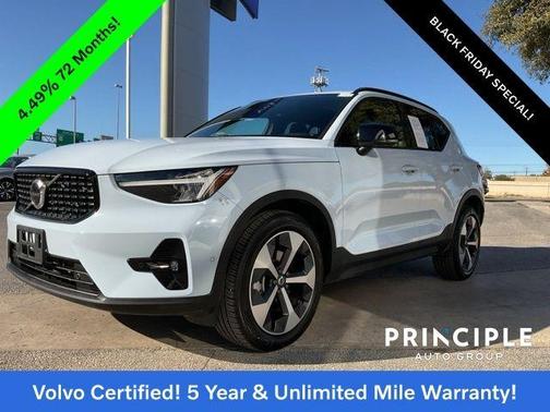 2025 Volvo XC40 B5 Plus Dark Theme