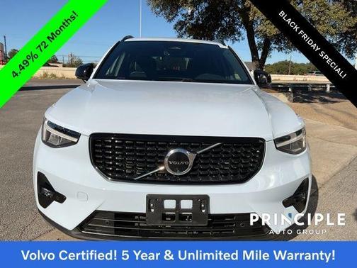 2025 Volvo XC40 B5 Plus Dark Theme