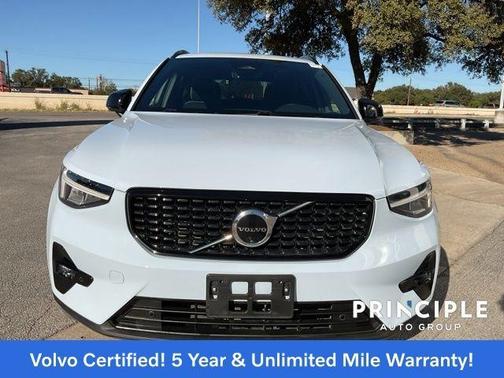 2025 Volvo XC40 B5 Plus Dark Theme