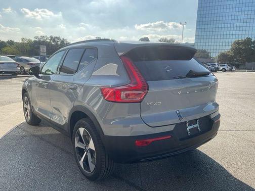 2025 Volvo XC40 B5 Plus Dark Theme