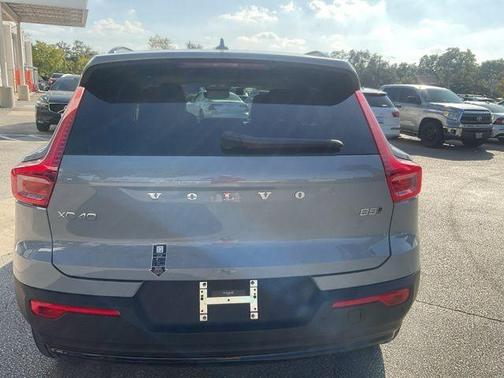 2025 Volvo XC40 B5 Plus Dark Theme