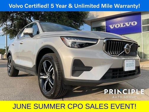 2025 Volvo XC40 B5 Core Bright Theme