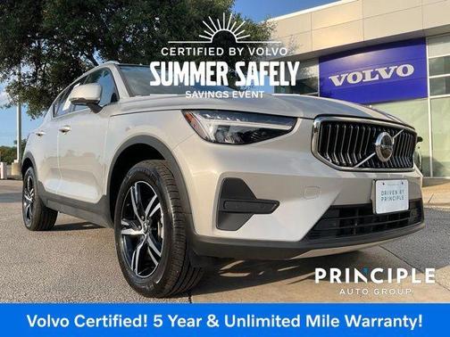 2025 Volvo XC40 B5 Core Bright Theme