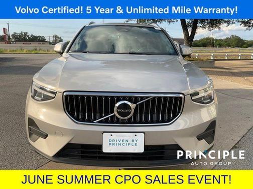 2025 Volvo XC40 B5 Core Bright Theme