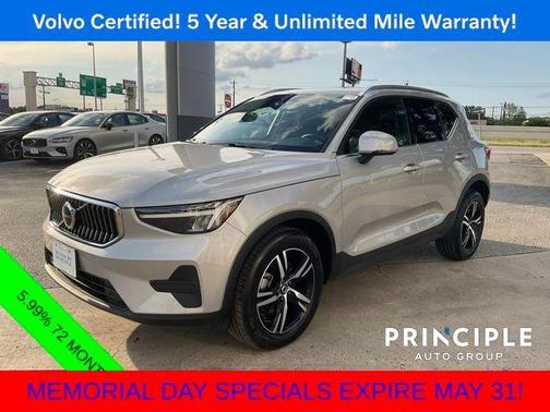 2025 Volvo XC40 B5 Core Bright Theme