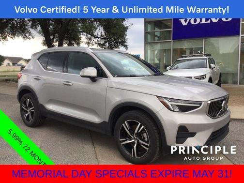 2025 Volvo XC40 B5 Core Bright Theme