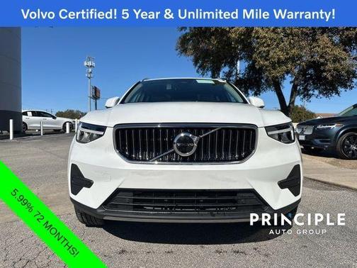 2025 Volvo XC40 B5 Core Bright Theme