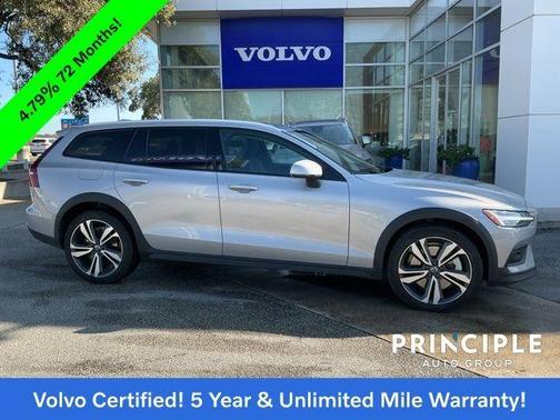 2025 Volvo V60 Cross Country B5 Plus