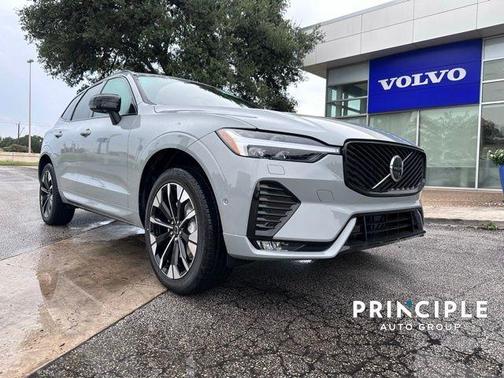 2026 Volvo XC60 B5 Plus Dark Theme